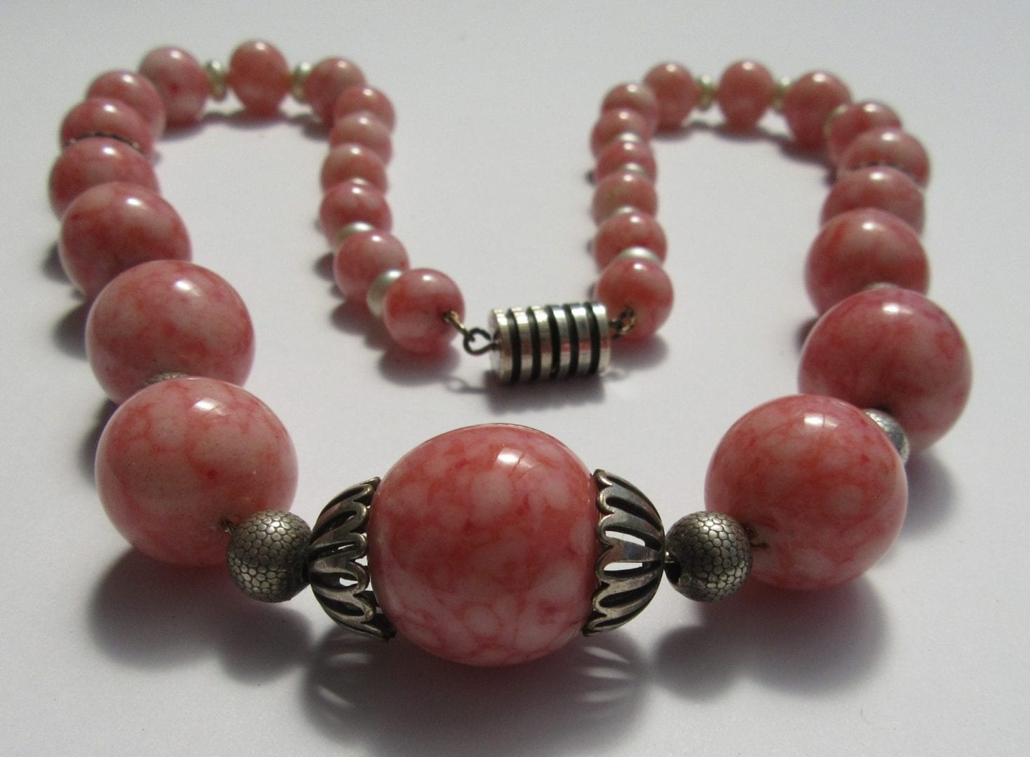 Louis Rousselet pink swirl bead and pearl Necklace — Simply